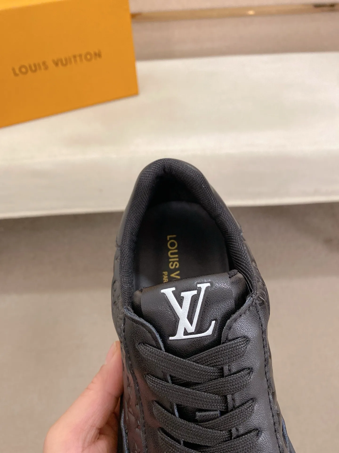 Men's shoes💰:420💰🇮🇹🇮🇹LV Louis Vuitton. The latest trendy casual shoes are popular in physical stores in sizes 38-44. New spring and summer comfortable imported custom original cowhide, unique jacquard fabric element design. Paired with sheepskin lining, Lv original bottom, [taiyang][taiyang] high-end packaging and high quality💪Details determine the quality, you can enter and leave the counter at will, welcome to compare🇮🇹